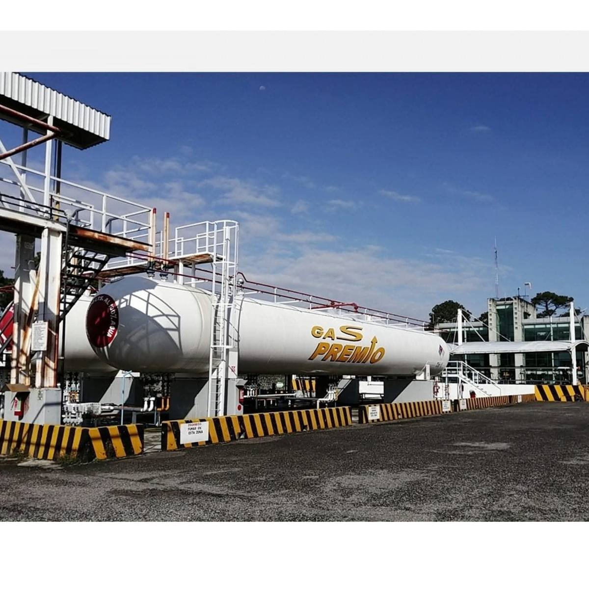 Tanque de almacenamiento de Gas Premio en la planta de distribución